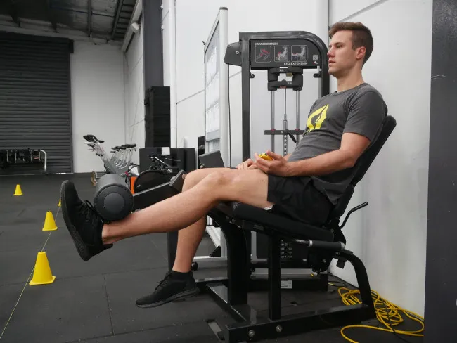 Knee isometric exercises for Osgood Schlatter Disease